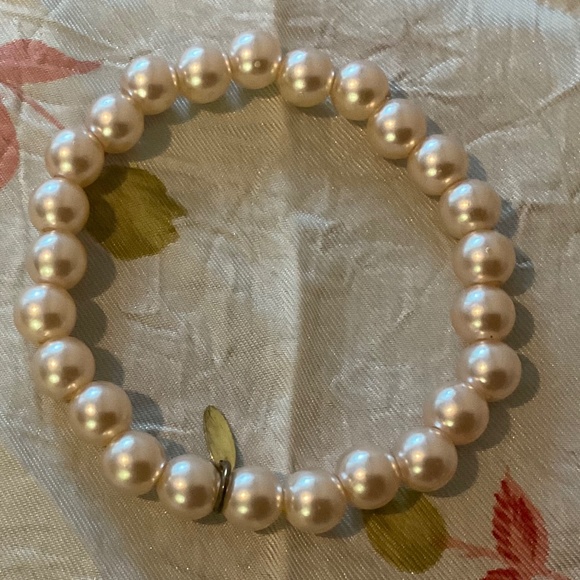 Bundle of Stunning Artisan-Made Necklace and Faux-Pearl bracelet 💗💗💗! - Picture 3 of 3